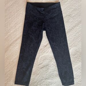 Lululemon Black& Blue  Paisley Crop Leggings Size 4